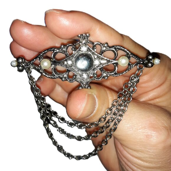 Vintage Broach Pearl Crystal Embellishment Stones Chain Antique Silver Tone - Picture 3 of 5